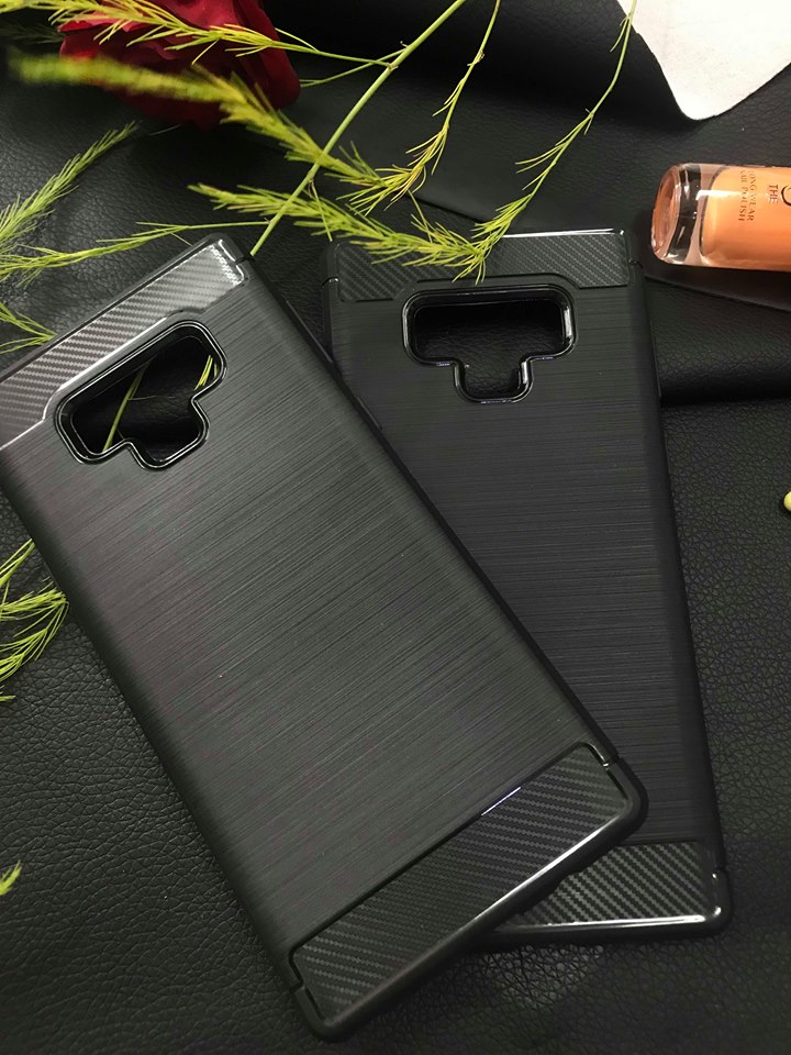 Ốp Lưng Samsung Galaxy Note 9 Chống Sốc Hiệu Likgus Giá Rẻ được làm bằng chất liệu TPU mền giúp bạn bảo vệ toàn diện mọi góc cạnh của máy rất tốt lớp nhựa này khá mỏng bên ngoài kết hợp thêm bên trên và dưới dạng carbon rất sang ...